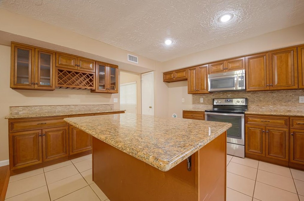 2003 Steamboat Run, Sugar Land TX 77478-4321 exterior