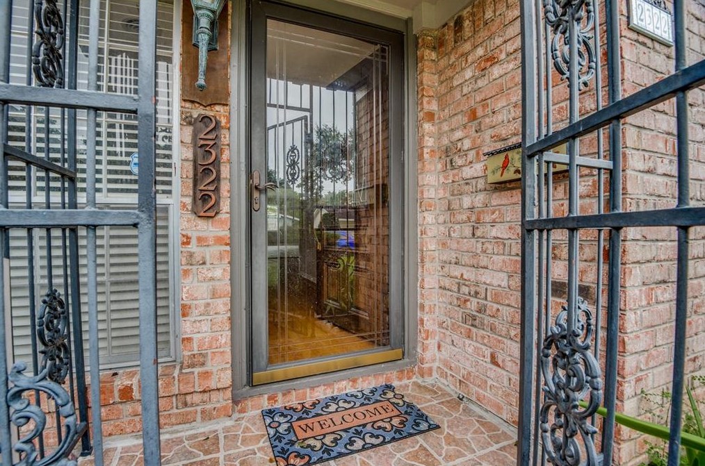 2322 Ansbury Dr, Houston TX  77018-7108 exterior