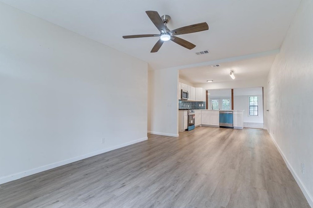 6504 Stonleigh Pl, Austin TX 78744-5000 exterior