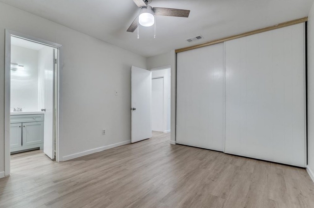 6504 Stonleigh Pl, Austin TX 78744-5000 exterior