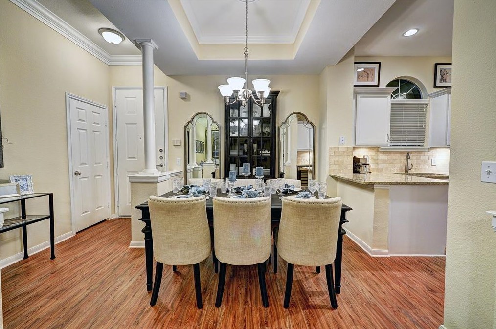 1901 Post Oak Park Dr, Houston TX 77027-3323 exterior