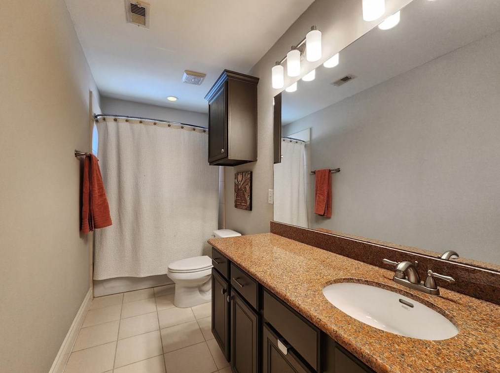 5739 Darling St, Houston TX  77007-1863 exterior