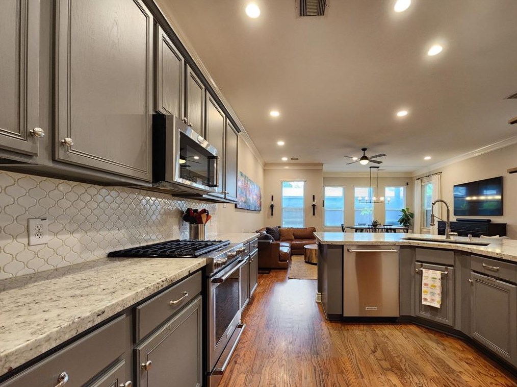 5739 Darling St, Houston TX  77007-1863 exterior