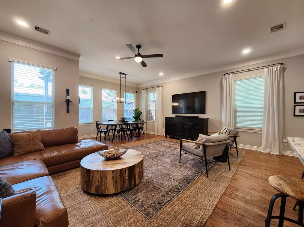 5739 Darling St, Houston TX  77007-1863 exterior