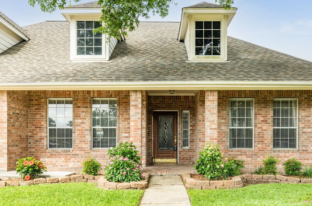 206 Crabapple Dr, Baytown TX  77520-1280 exterior
