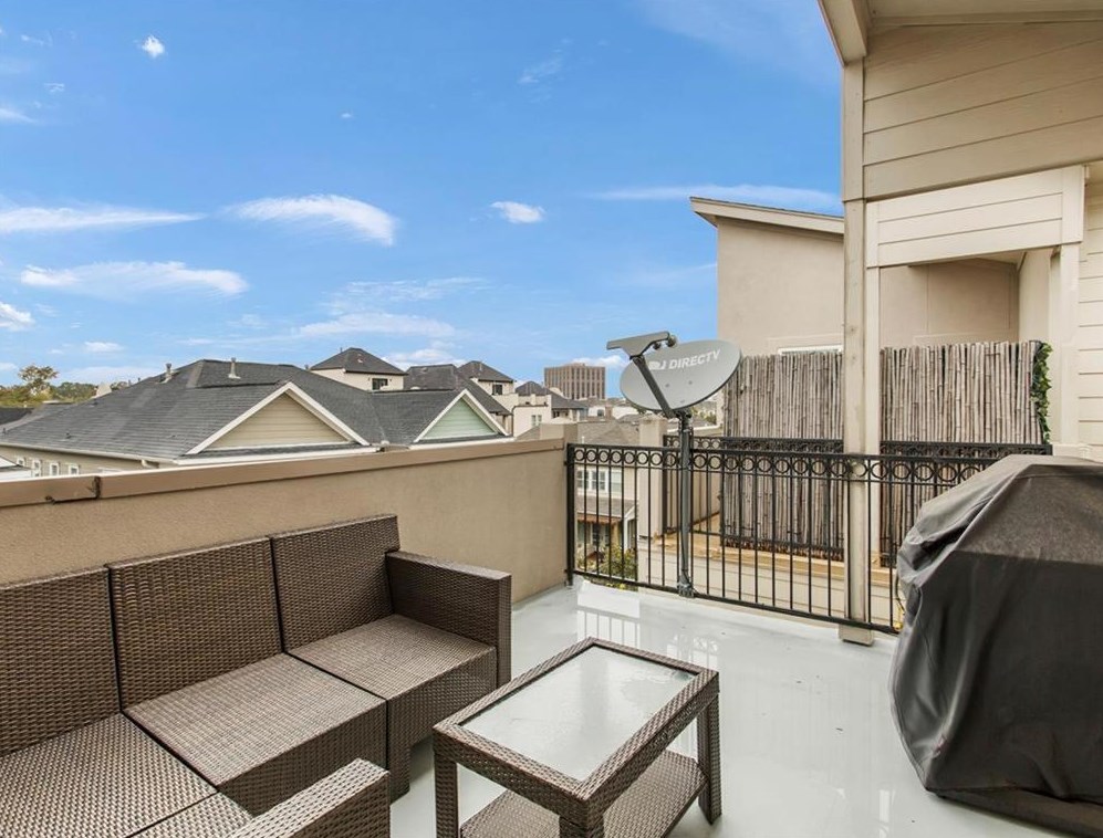 1325 24th St, Houston TX 77008-2177 exterior