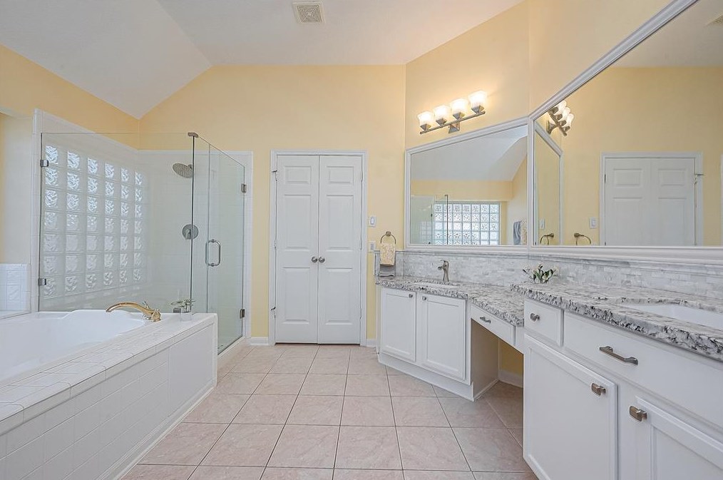 12315 Shadow Cv Dr, Houston TX  77082-2502 exterior