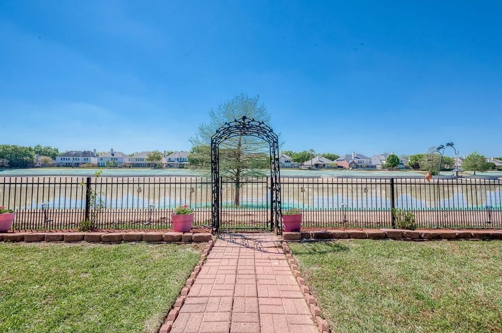 12315 Shadow Cv Dr, Houston TX  77082-2502 exterior