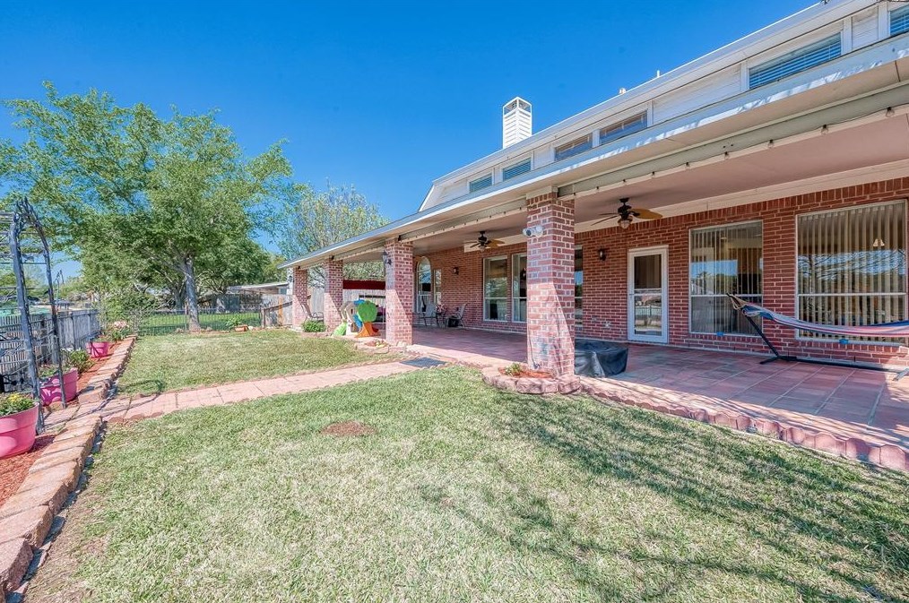 12315 Shadow Cv Dr, Houston TX  77082-2502 exterior