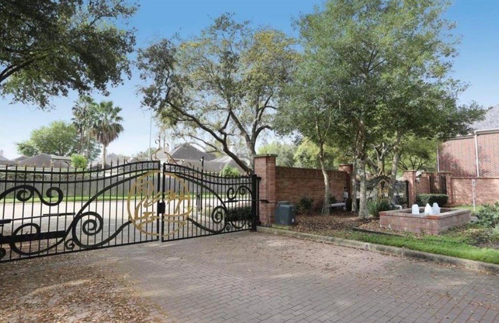 12315 Shadow Cv Dr, Houston TX  77082-2502 exterior