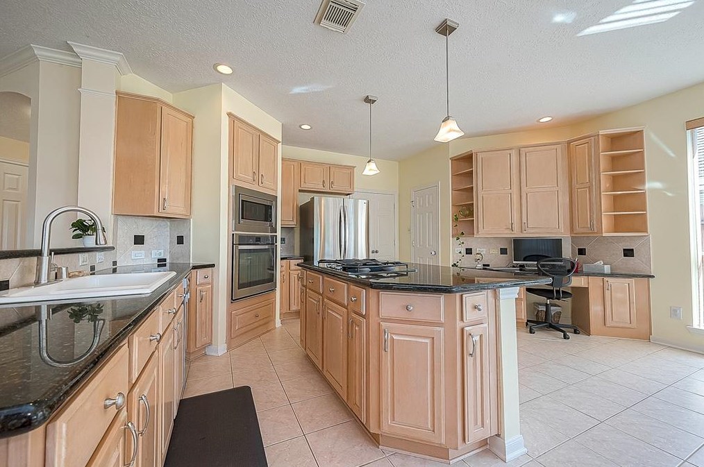 12315 Shadow Cv Dr, Houston TX  77082-2502 exterior