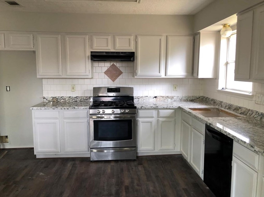 19311 Nasworthy Dr, Tomball TX  77375-7757 exterior