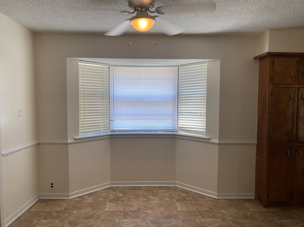 606 Dogwood St, Richwood TX  77566-4340 exterior