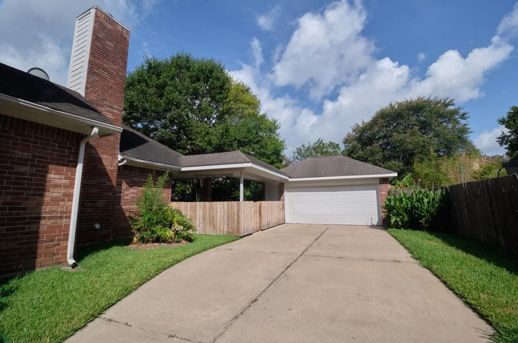 4511 Chestnut Meadow Dr, Sugar Land TX  77479-3222 exterior