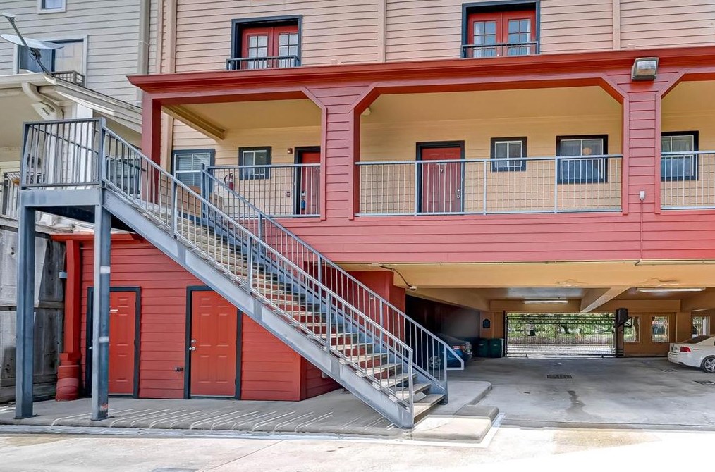 1618 Elgin St, Houston TX  77004-2836 exterior