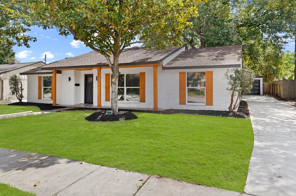 6211 Dumfries Dr, Houston TX  77096-4602 exterior