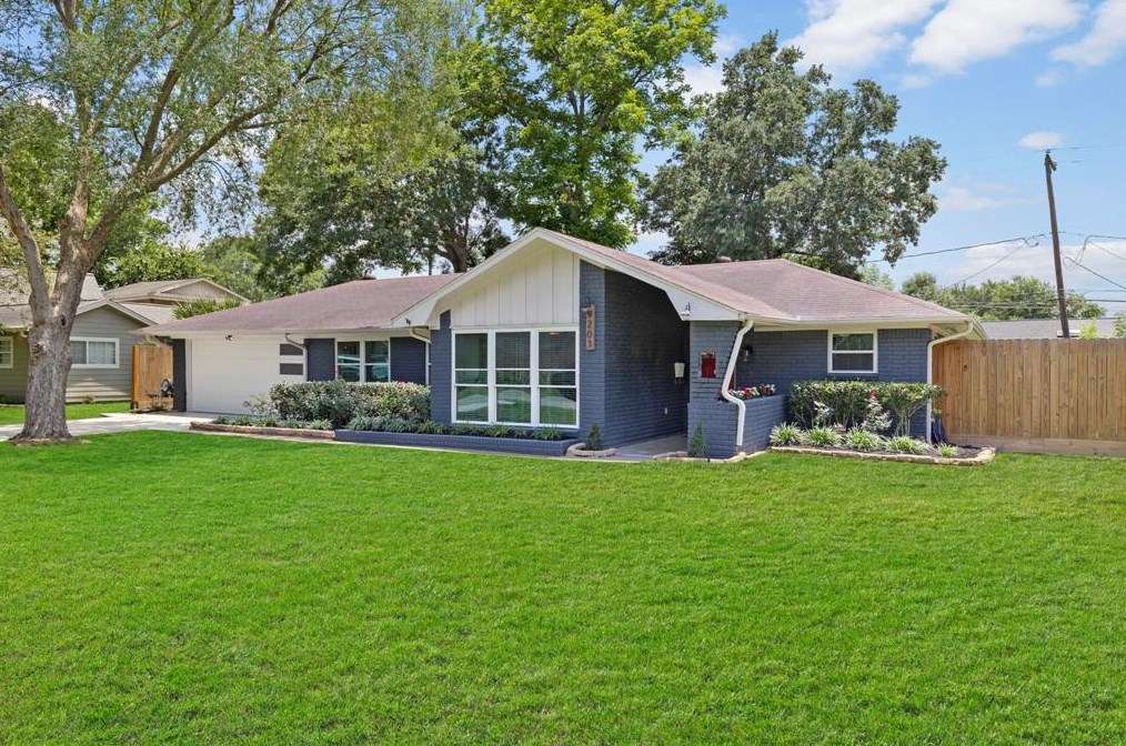 9203 Cadawac Rd, Houston TX  77074-6603 exterior