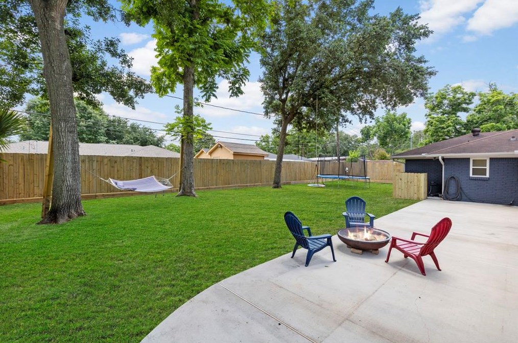 9203 Cadawac Rd, Houston TX  77074-5912 exterior
