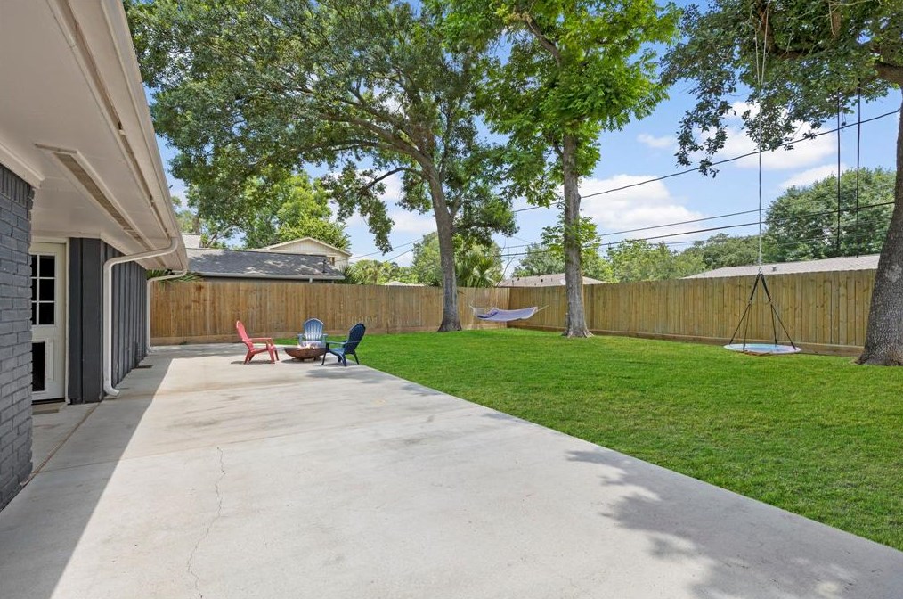 9203 Cadawac Rd, Houston TX  77074-5912 exterior