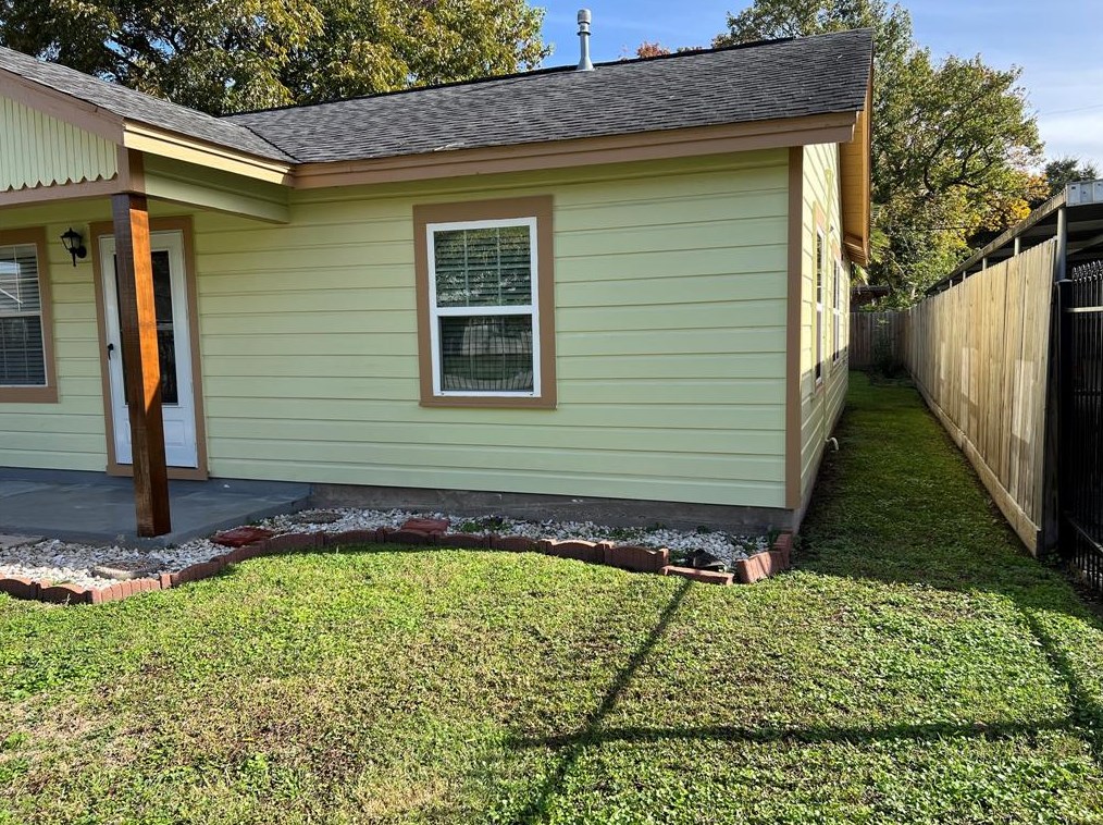 4818 Cetti St, Houston TX  77009-2810 exterior