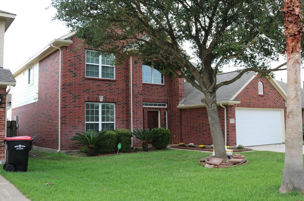 16614 Cold Harbor Ln, Houston TX  77083-7204 exterior