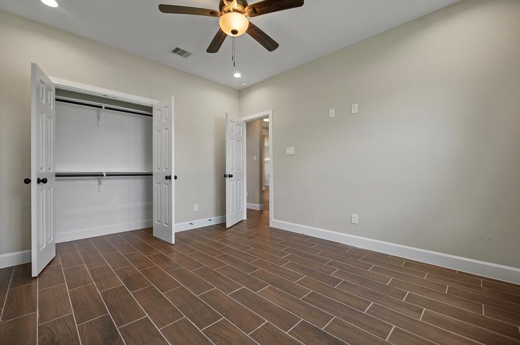 614 Longhorn Trl, Angleton TX 77515-9623 exterior