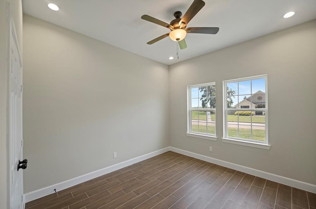 614 Longhorn Trl, Angleton TX 77515-9623 exterior