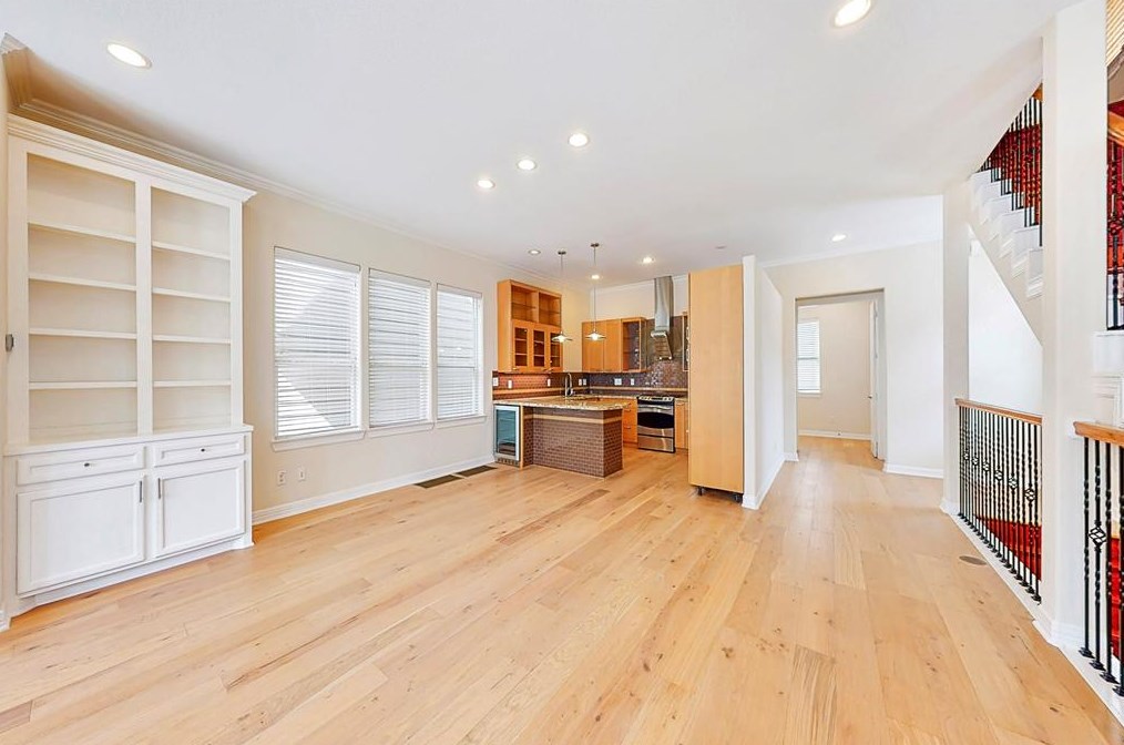 2104 State St, Houston TX  77007-8338 exterior