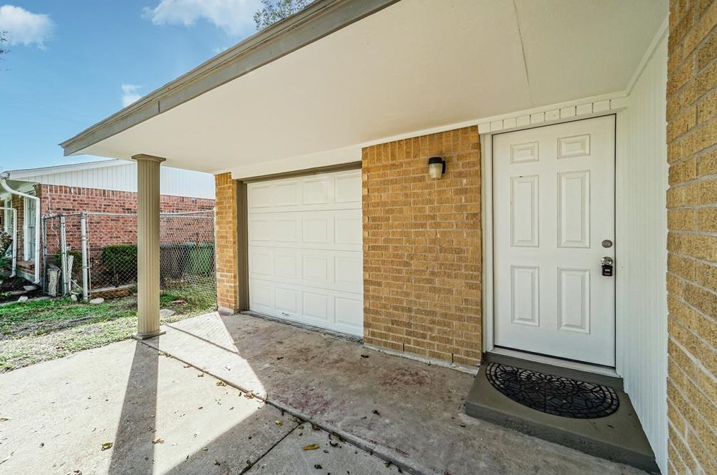 11102 Roandale Dr, Houston TX  77048-1521 exterior