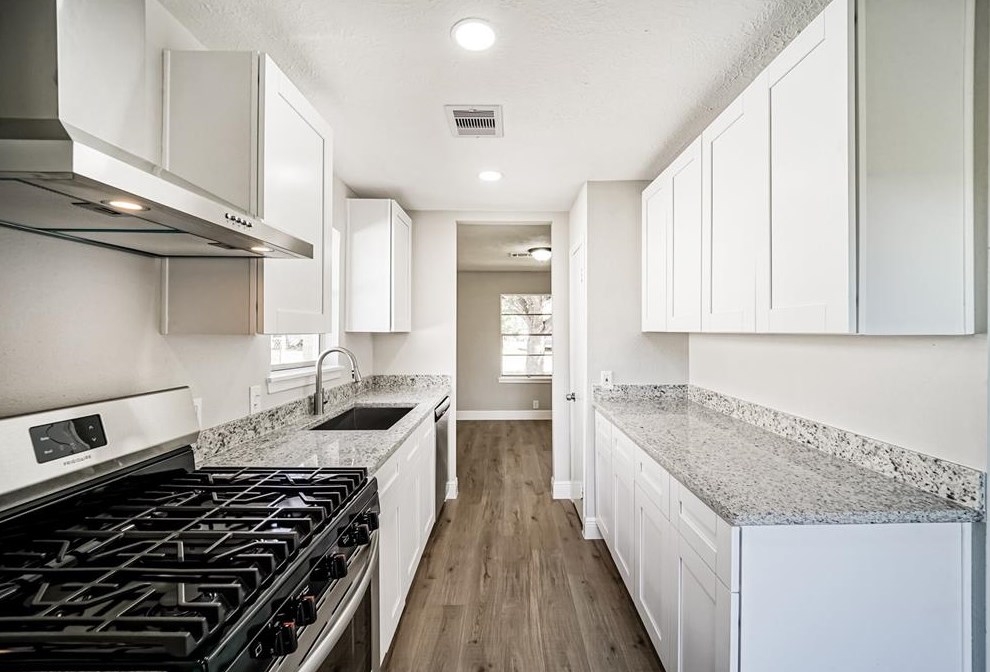 11102 Roandale Dr, Houston TX  77048-1521 exterior