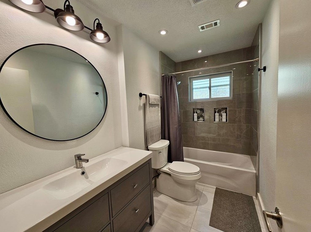 710 Silverpines Rd, Houston TX  77062-5612 exterior