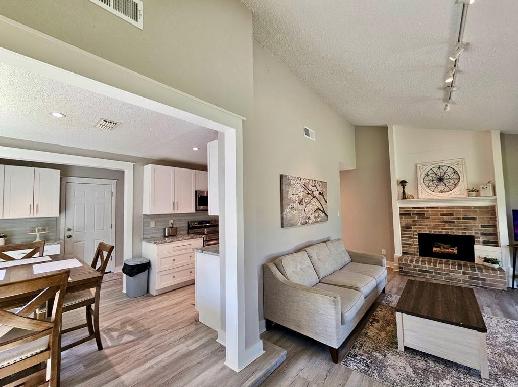710 Silverpines Rd, Houston TX  77062-5612 exterior