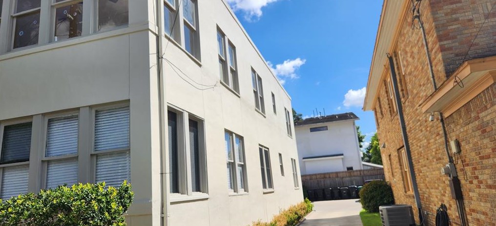 2905 Albany St, Houston TX  77006-3207 exterior