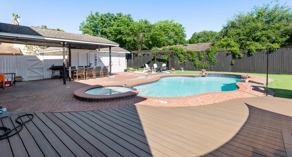 14710 San Luis Rey Dr, Houston TX  77083-4515 exterior