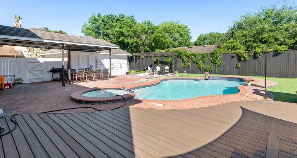 14710 San Luis Rey Dr, Houston TX  77083-4515 exterior