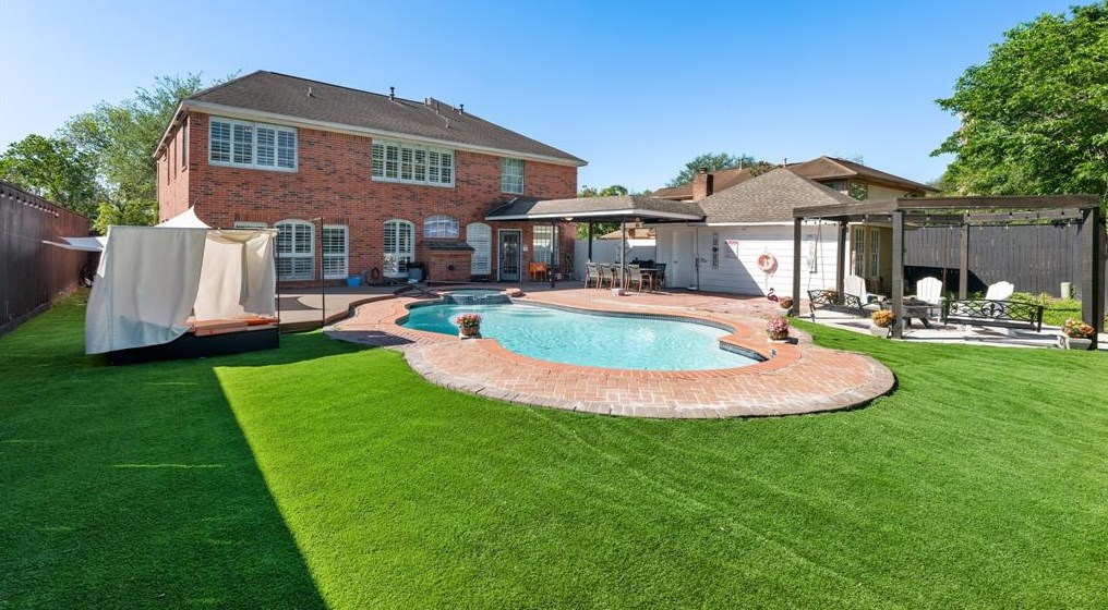 14710 San Luis Rey Dr, Houston TX  77083-4515 exterior
