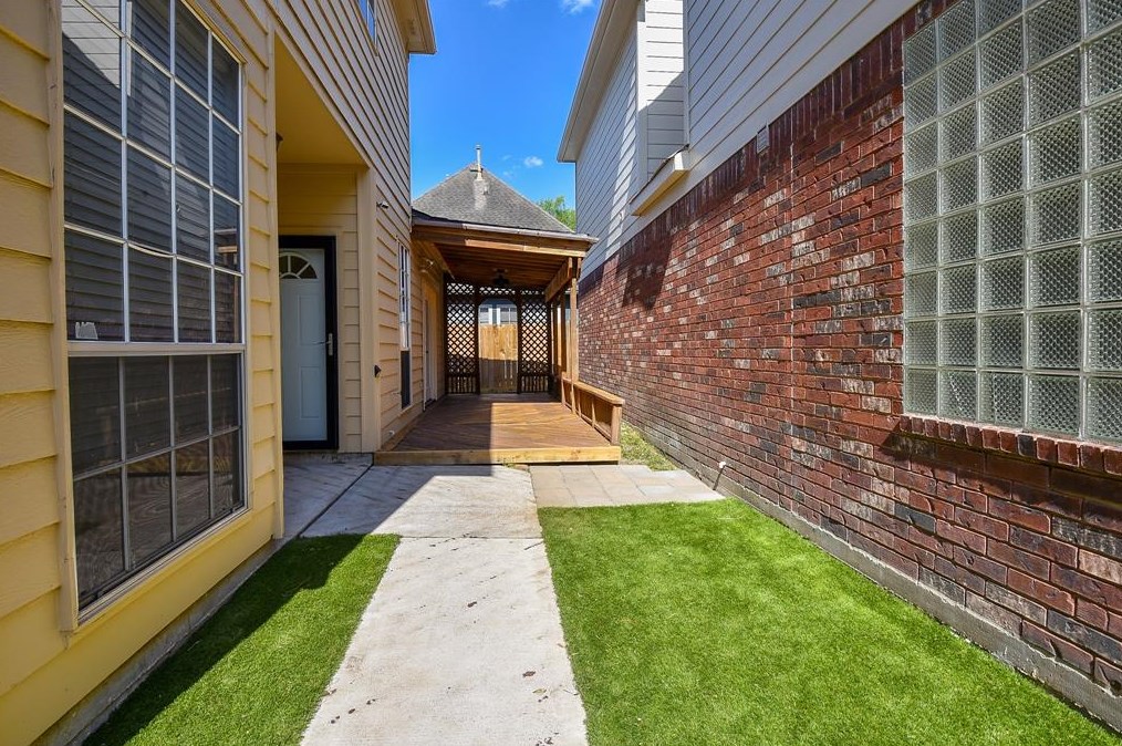 5842 Cinnamon Creek Cir, Houston TX  77084-2164 exterior