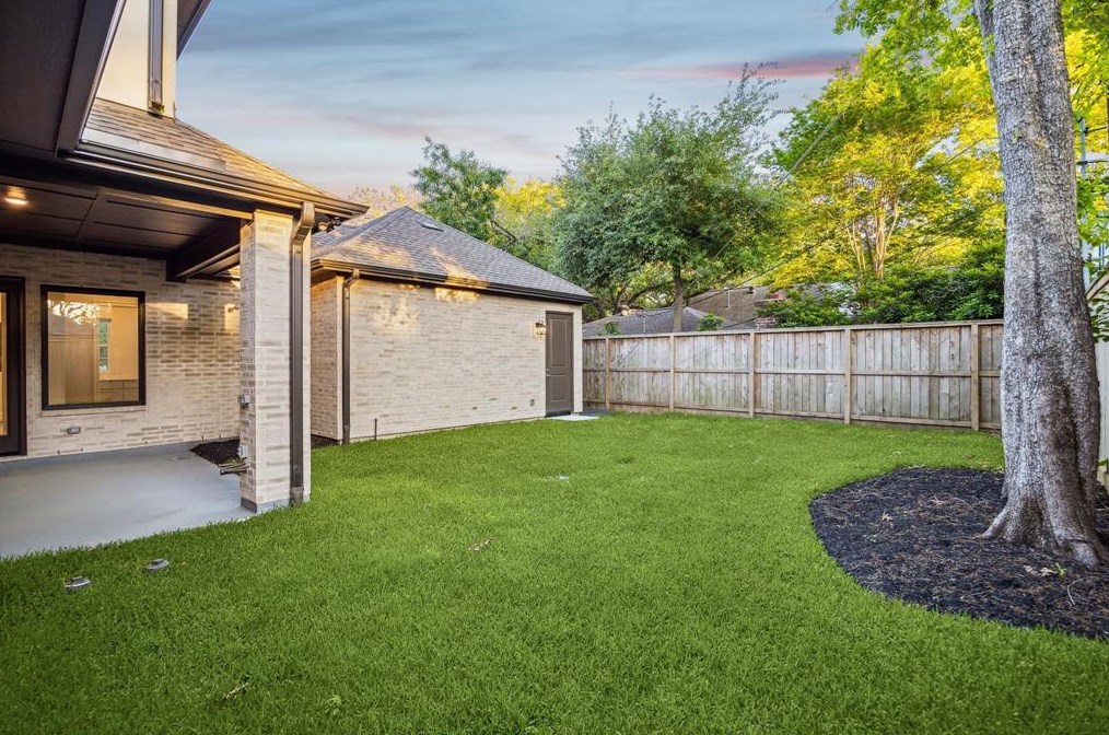 12503 Vindon Dr, Houston TX  77024-4000 exterior