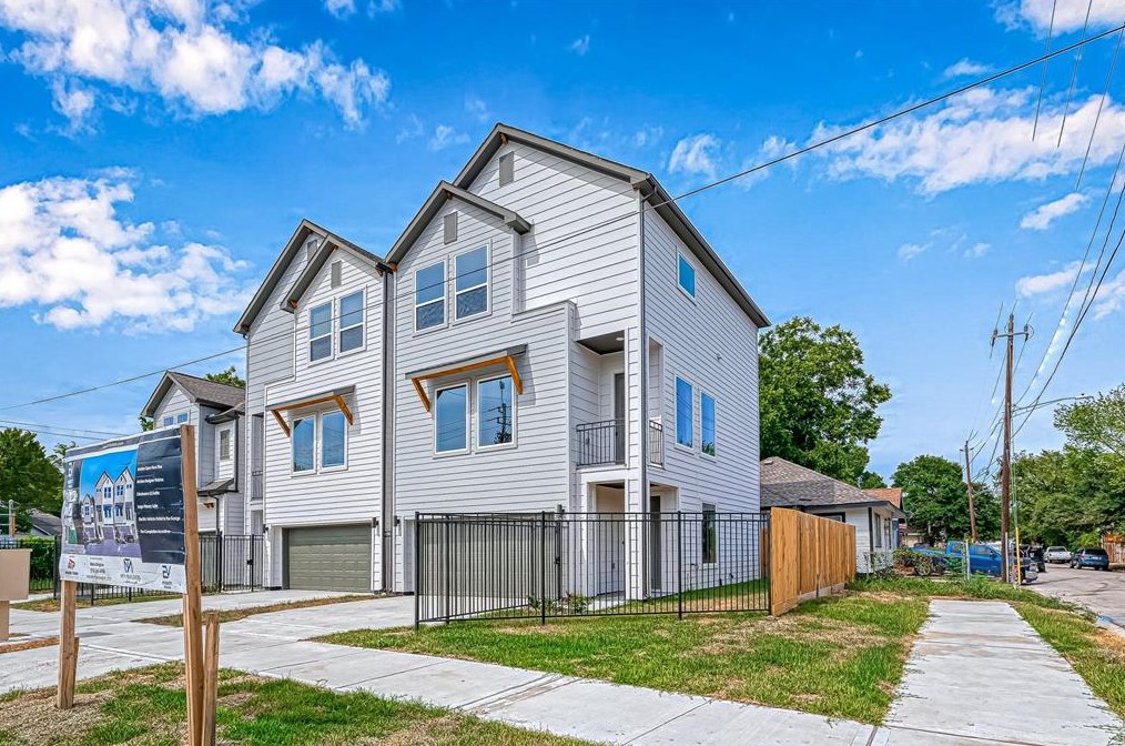 2418 Everett St, Houston TX  77009-7806 exterior
