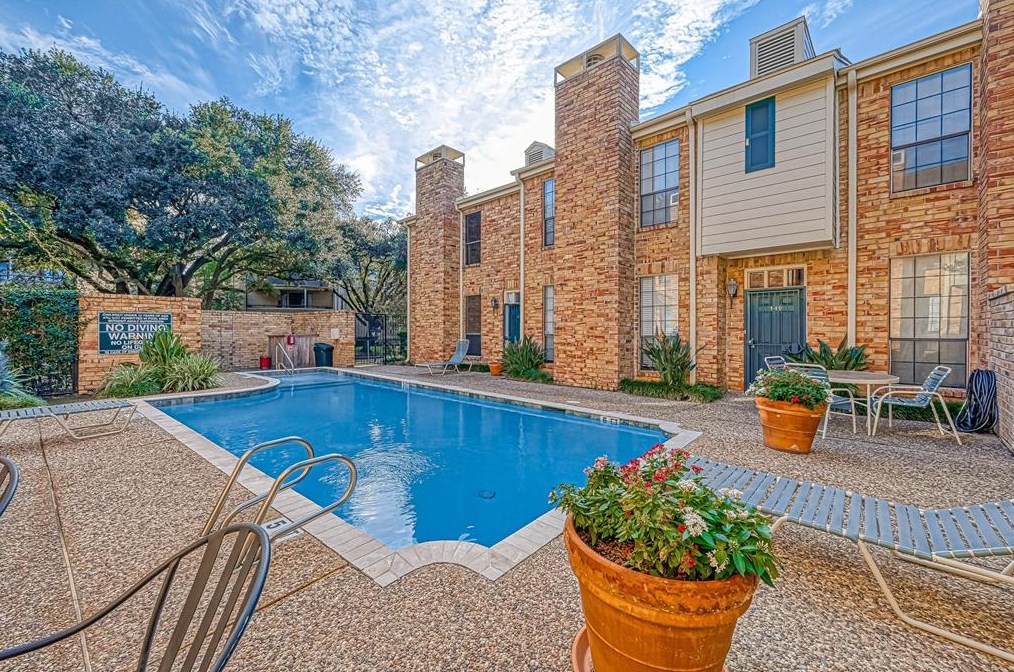 4000 Purdue St, Houston TX  77005-1096 exterior