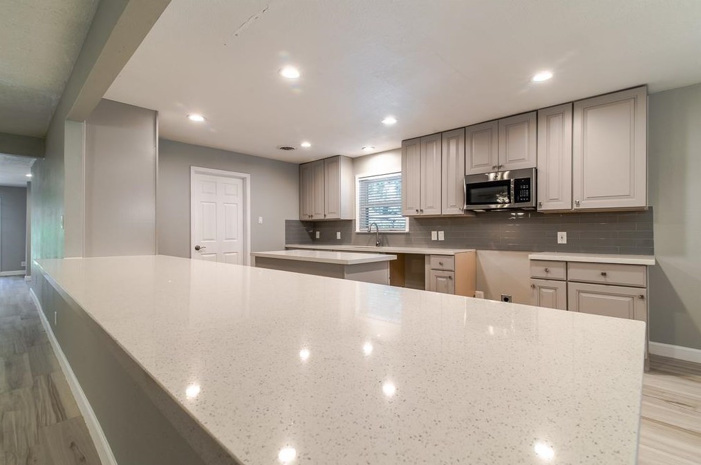 7713 Valley View Ln, Houston TX  77074-5326 exterior