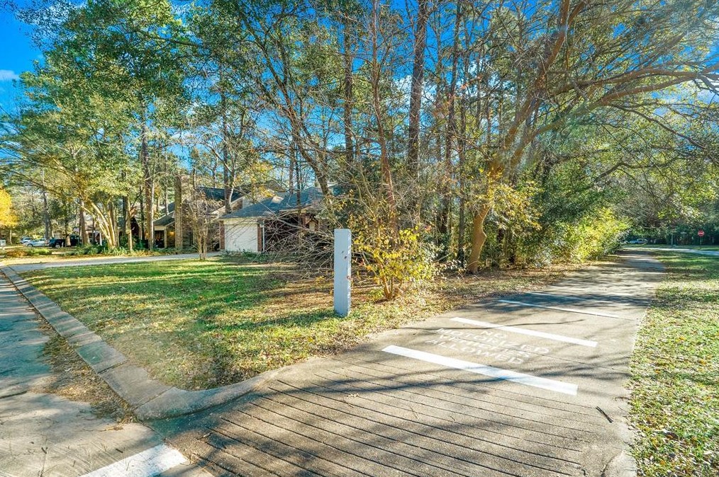 2 Village Knoll Pl, Spring TX  77381-4407 exterior