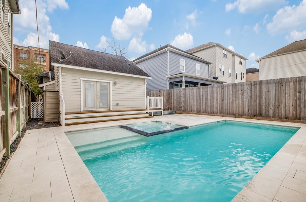 615 Allston St, Houston TX  77007-2412 exterior