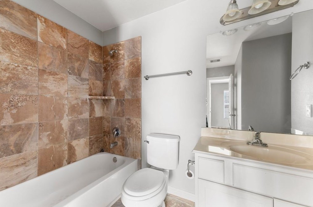 8101 Silverton Crk Ln, Houston TX  77040-5152 exterior