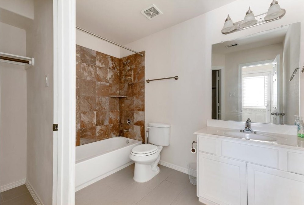 8101 Silverton Crk Ln, Houston TX  77040-5152 exterior