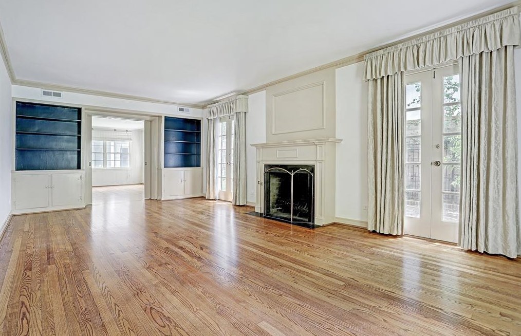 3450 Wickersham Ln, Houston TX  77027-4134 exterior