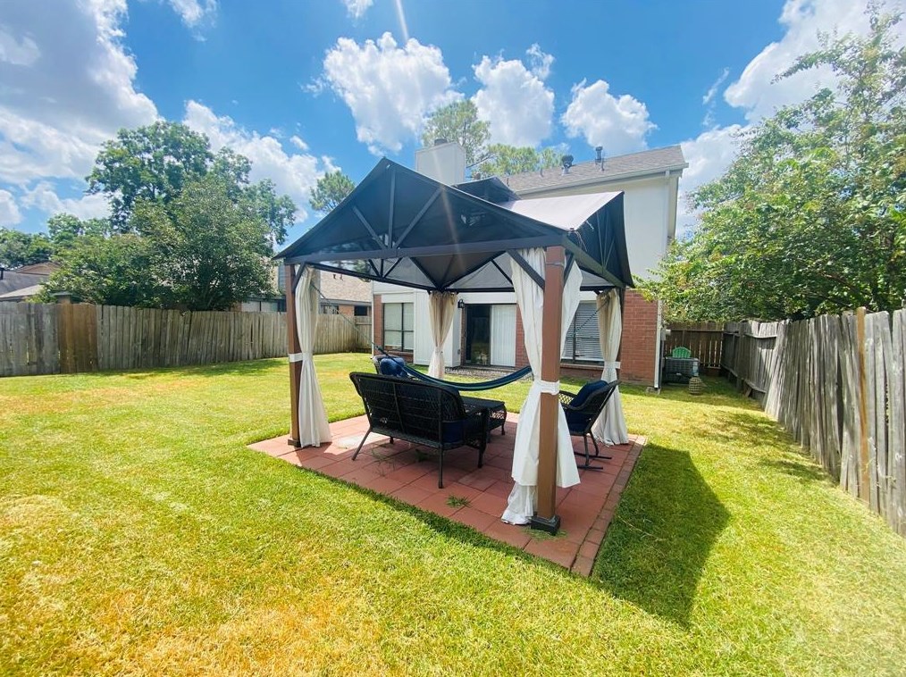 15506 Scenic Hvn Dr, Houston TX  77083-5451 exterior