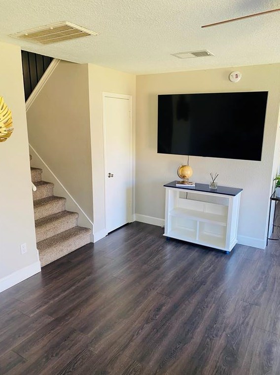 15506 Scenic Hvn Dr, Houston TX  77083-5451 exterior