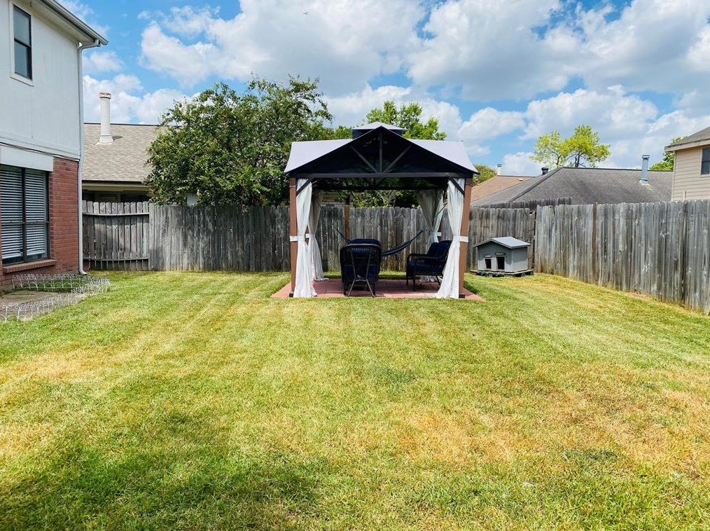 15506 Scenic Hvn Dr, Houston TX  77083-5451 exterior