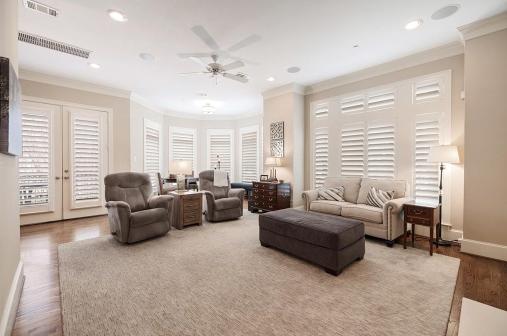 1372 Lake Pointe Pkwy, Sugar Land TX 77478-3996 exterior